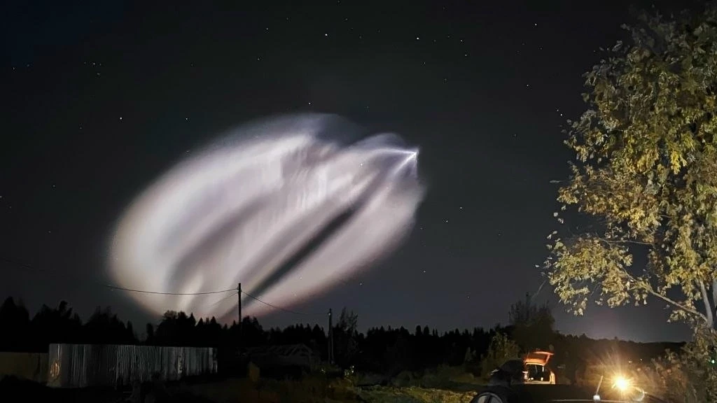 🚀 Над Пермским краем сейчас вот это. Не пугайтесь, это скорее всего ракета с Плесецка