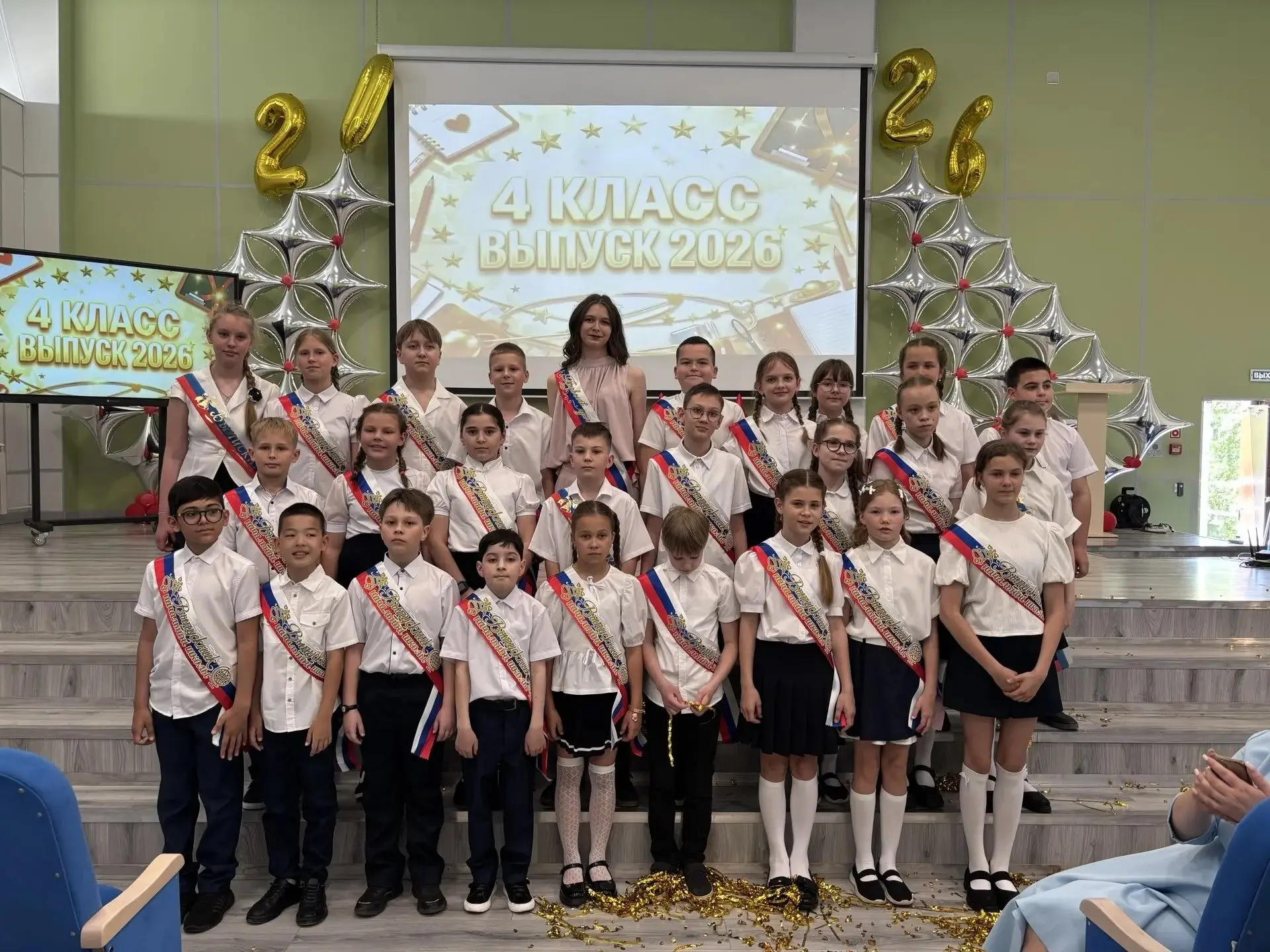 🍃 ПРОЩАЙ, НАЧАЛКА! ЗДРАВСТВУЙ, БОЛЬШАЯ ЖИЗНЬ! 🎓✨ Сегодня в школе «Корнеева» особенная тишина... Кото