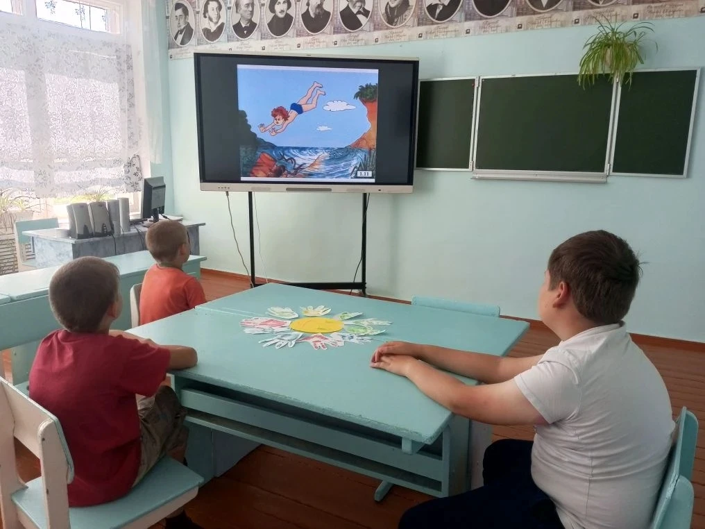 🐯Сегодня для детей на летней школьной площадке прошло мероприятие «Береги свою жизнь». Водоем (прав