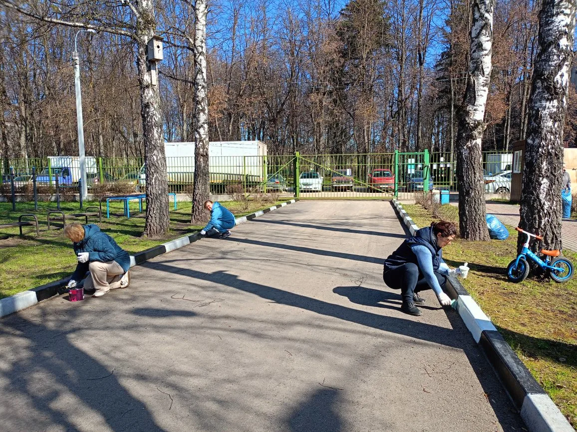 ✨Сегодня на территории дошкольного отделения «Калинка-2» состоялся общегородской субботник, который 