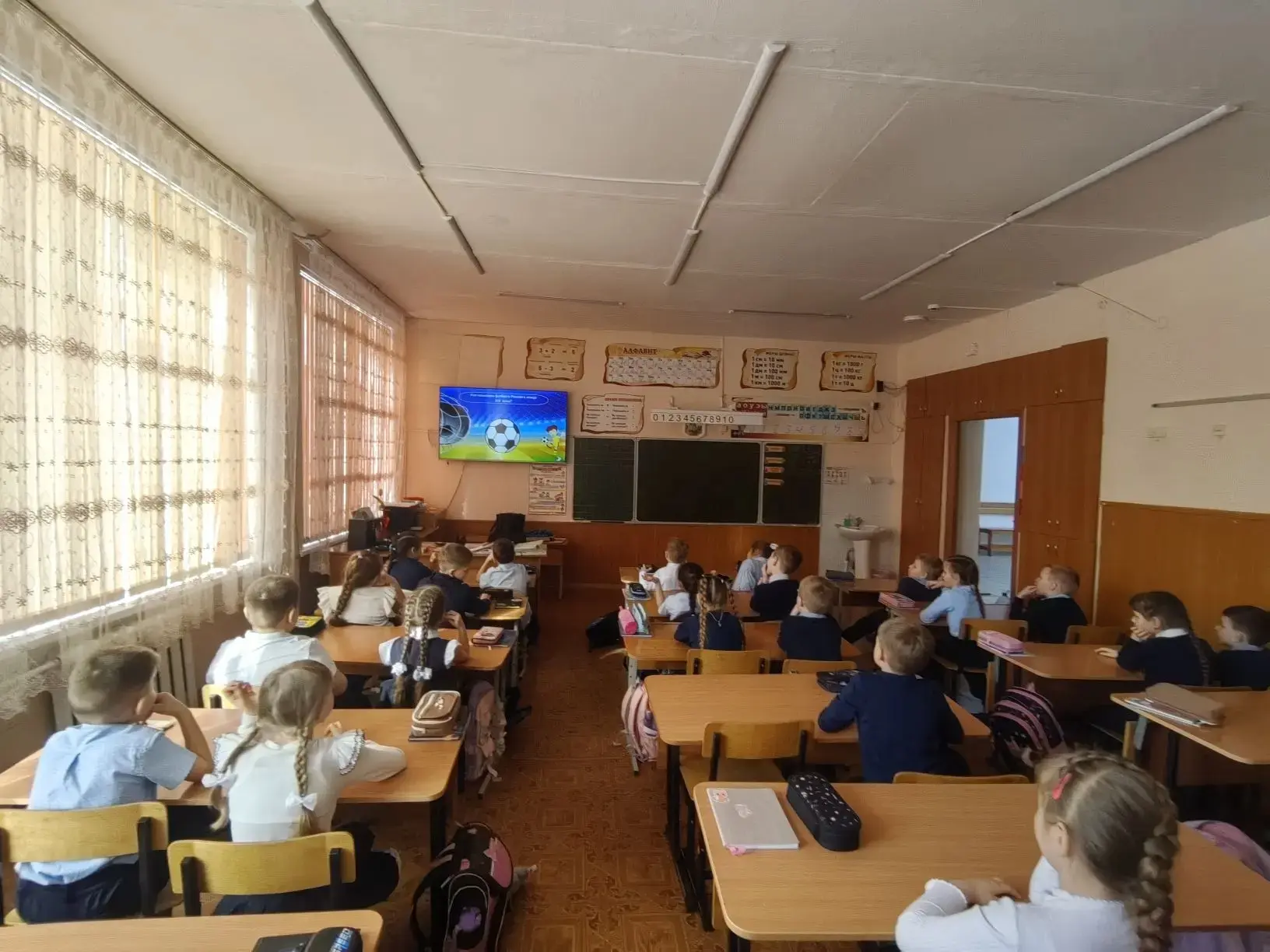 В рамках Всероссийского фестиваля "Футбол в школе" для учащихся 2-4 классов МБОУ СОШ 15 была проведе
