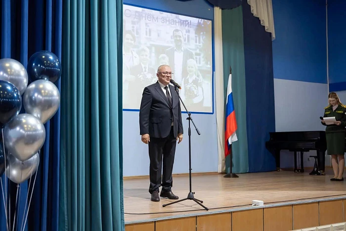 Александр Соколов пожелал школьникам в День знаний не разучиться мечтать