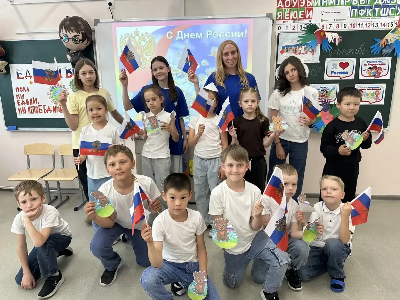 ❤️Ко Дню России первичное отделение нашей школы с гордостью присоединилось к Всероссийской акции«Род