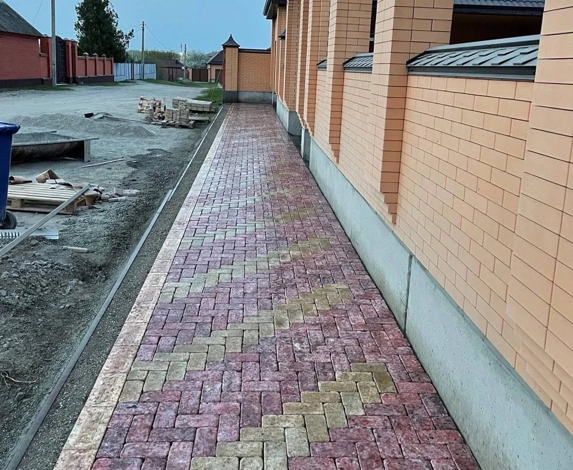 🌳Преобразите свой двор: укладка плитки — стиль и практичность в каждой детали!