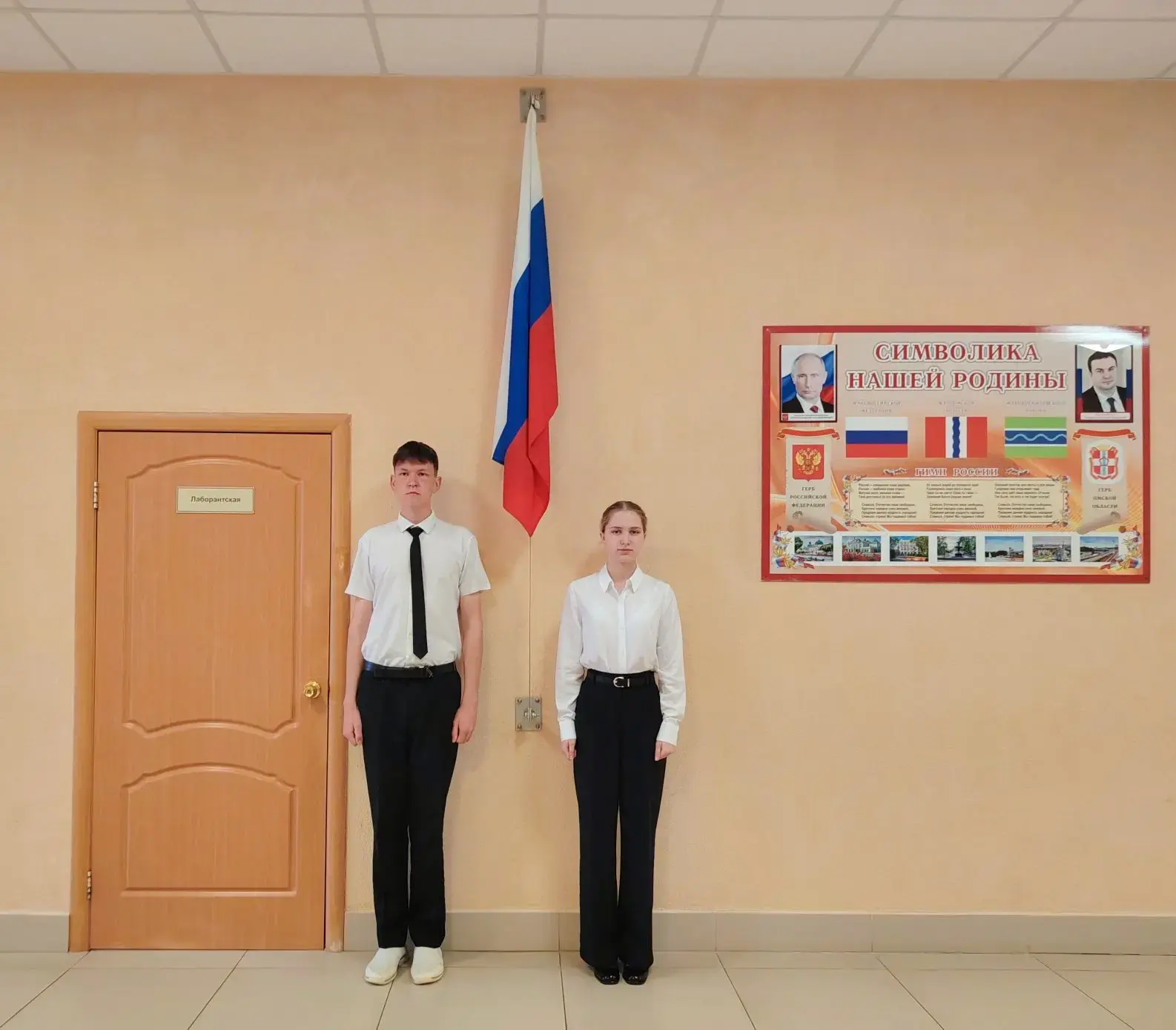 ЕЖЕНЕДЕЛЬНАЯ ЛИНЕЙКА. ПОДНЯТИЕ ГОСУДАРСТВЕННОГО ФЛАГА РОССИЙСКОЙ ФЕДЕРАЦИИ

12 мая 2026 года в Корми