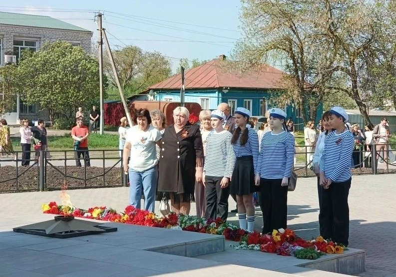 Мы помним! Педагоги и ученики школы присоединились к церемонии возложения цветов в День...