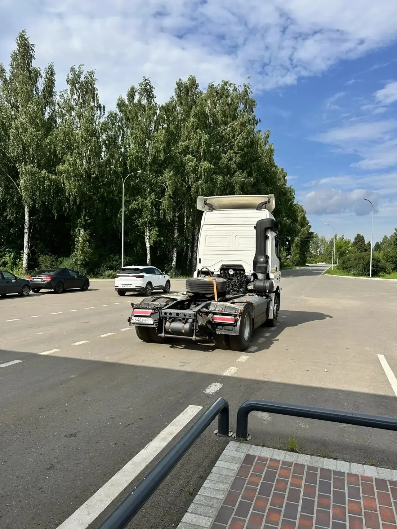Коллеги всем привет 👋 июнь закончился еще 1 выдачей тягача 5490 газ + дизель 

Так как сейчас есть 