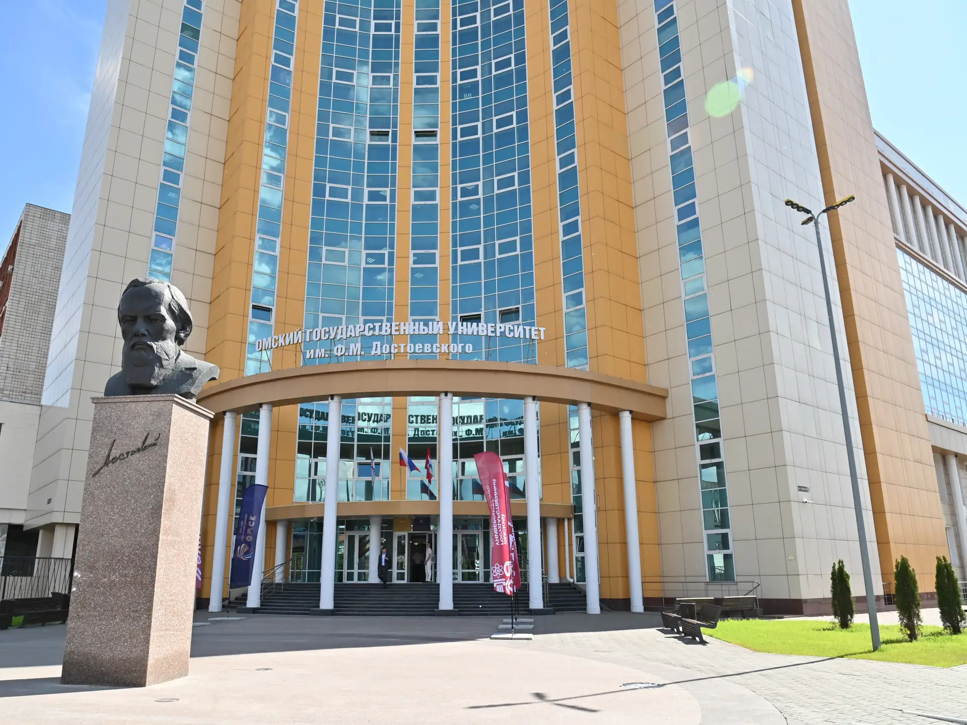 Сергей Кравцов с рабочей поездкой посетил Омскую область   Глава Минпросвещения провел рабочую встре