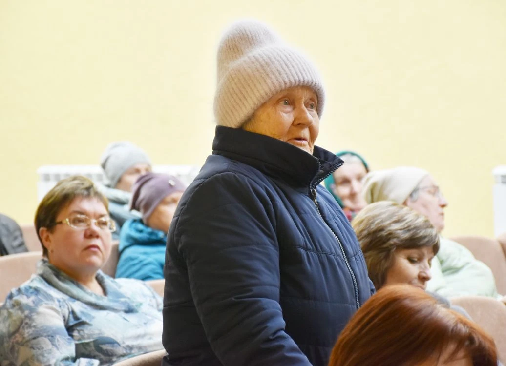На сходе граждан начальник Красно-Полянского теротдела Любовь Андреева представила отчё...