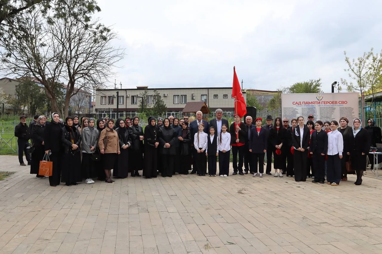 🌹 В эти предпраздничные майские дни в Городском саду им. Р.Гамзатова, у сада памяти героев специальн
