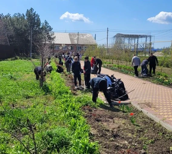 В ОКТЯБРЬСКОМ РАЙОНЕ СОСТОЯЛСЯ ДЕНЬ ДРЕВОНАСАЖДЕНИЯ  Сегодня, 18 апреля, на территории всех поселени