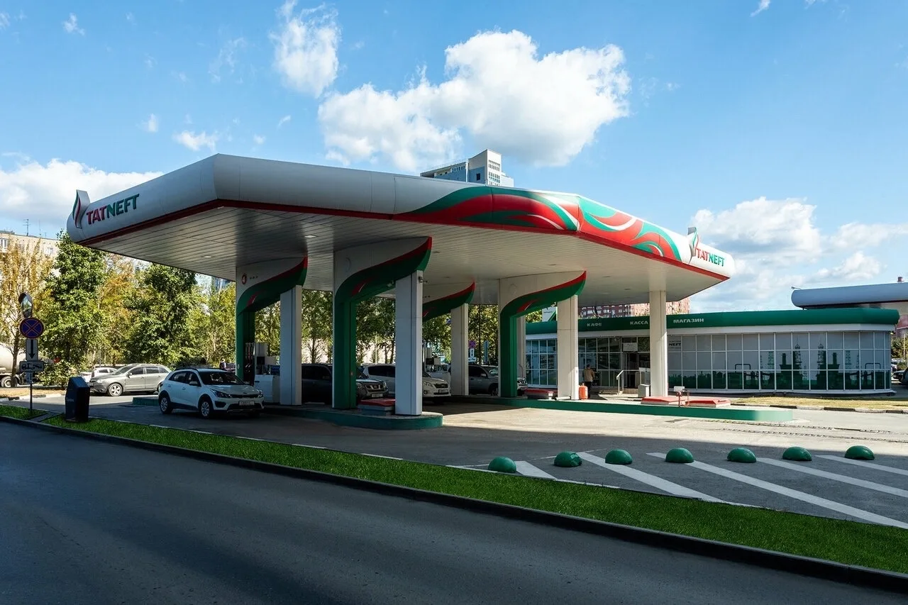 Лимиты на продажу топлива ввели на заправках «Татнефть» в Свердловской области. 

Об этом пишет «Сиг