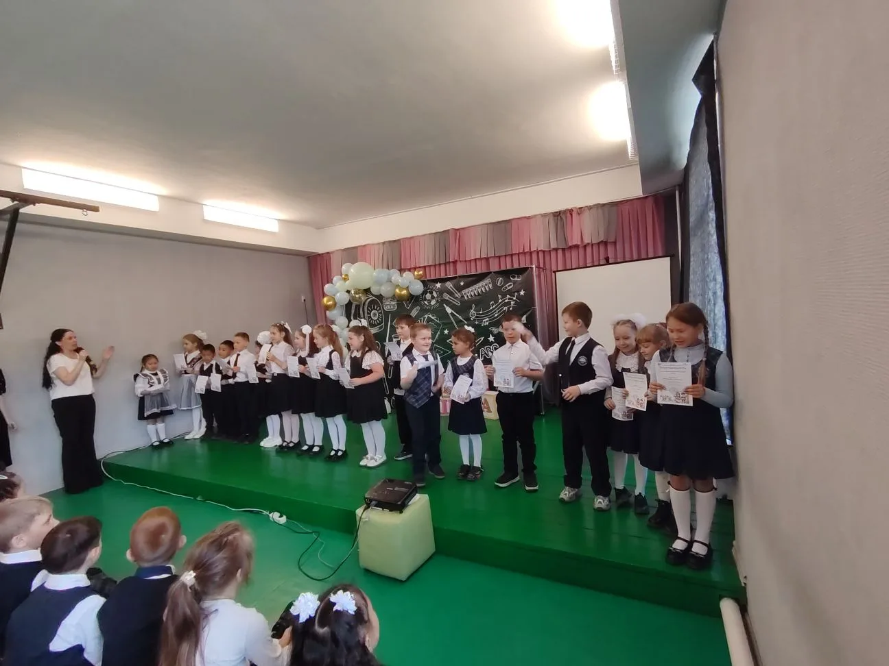 🎉 Прощай, 1 класс! 🎉  Сегодня в школе прошёл трогательный и весёлый праздник — «Прощай, 1 класс»! Дл