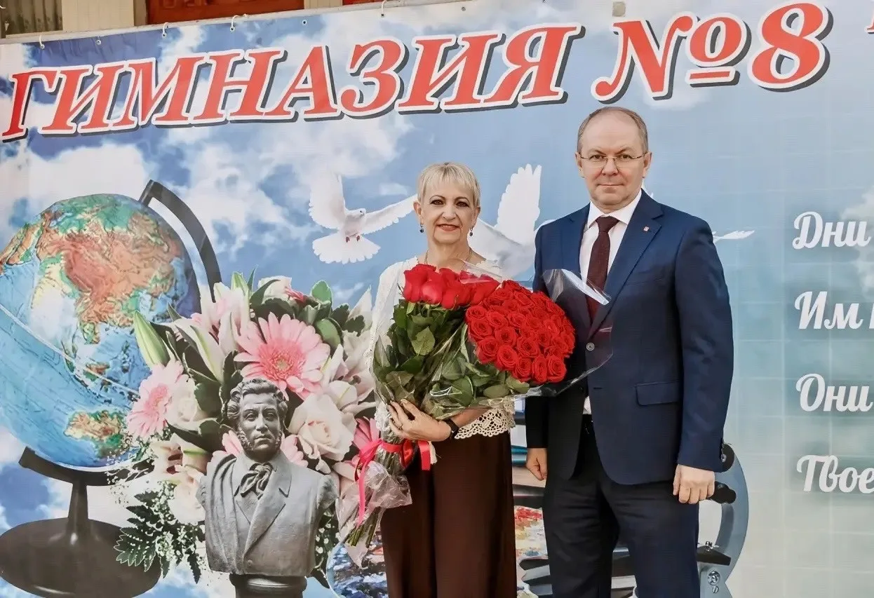 💐 Дмитрий Калашников поздравил волгоградских педагогов, школьников и их родителей с Дн...