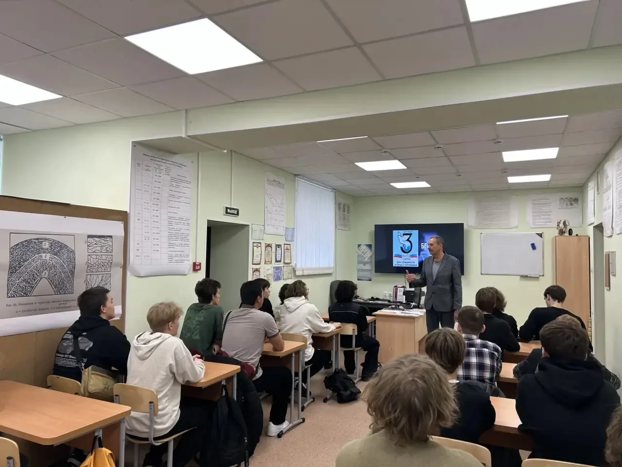 Сегодня, 3 сентября 2026 года, в нашем техникуме прошли уроки памяти, приуроченные ко Д...