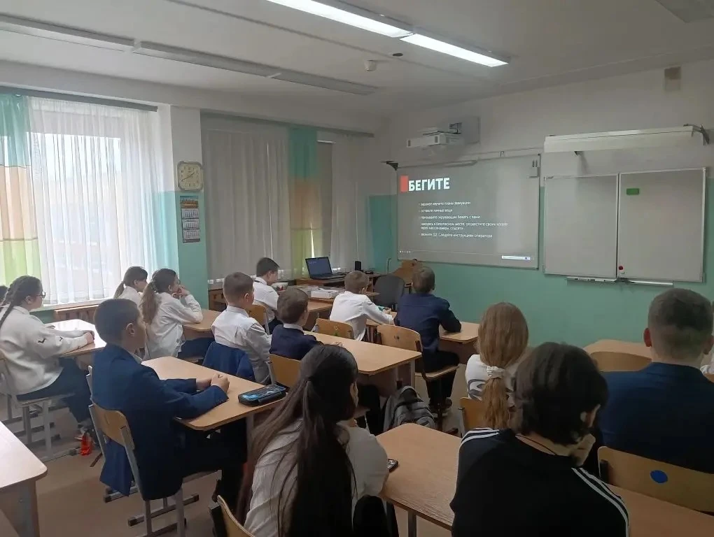 Дни памяти о геноциде советского народа   В МОУ «Майская гимназия» прошли классные часы, посвященные