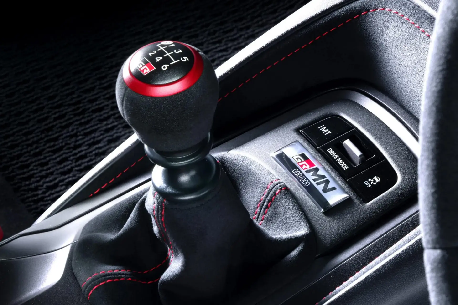 Toyota сделает электромобиль на «механике», который сможет глохнуть на светофоре

У Toyota есть не т