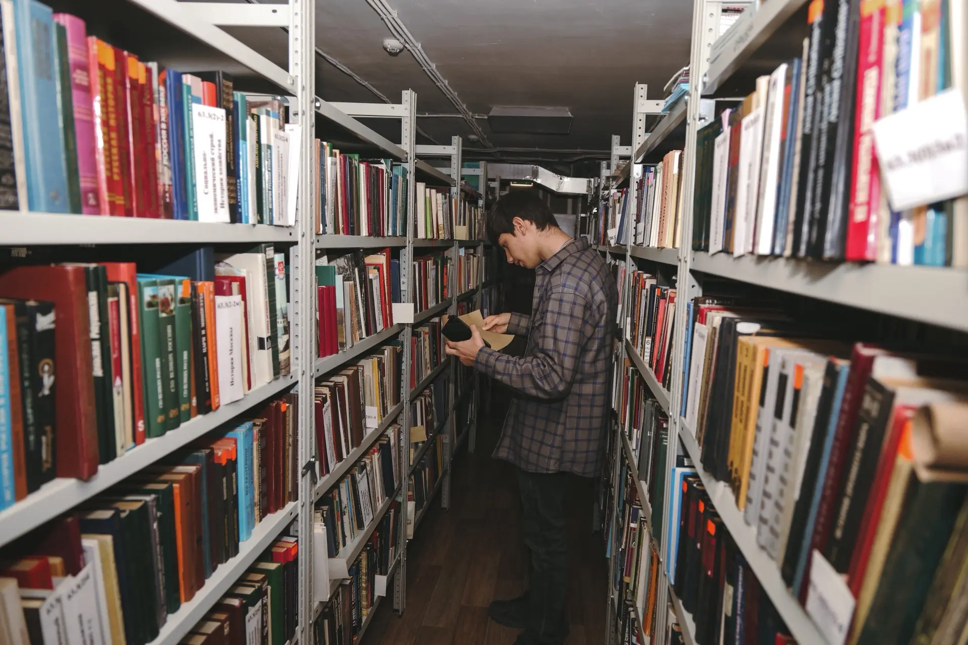 Думаете, в подвале библиотеки хранятся только книги? 👀

На самом деле здесь скрывается гораздо боль