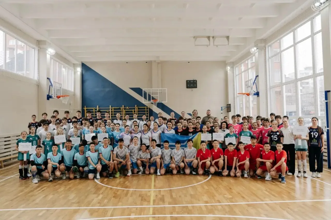 🏐 Гордость школы: наши девушки — бронзовые призёры Всероссийских соревнований "Серебряный мяч"!  На 