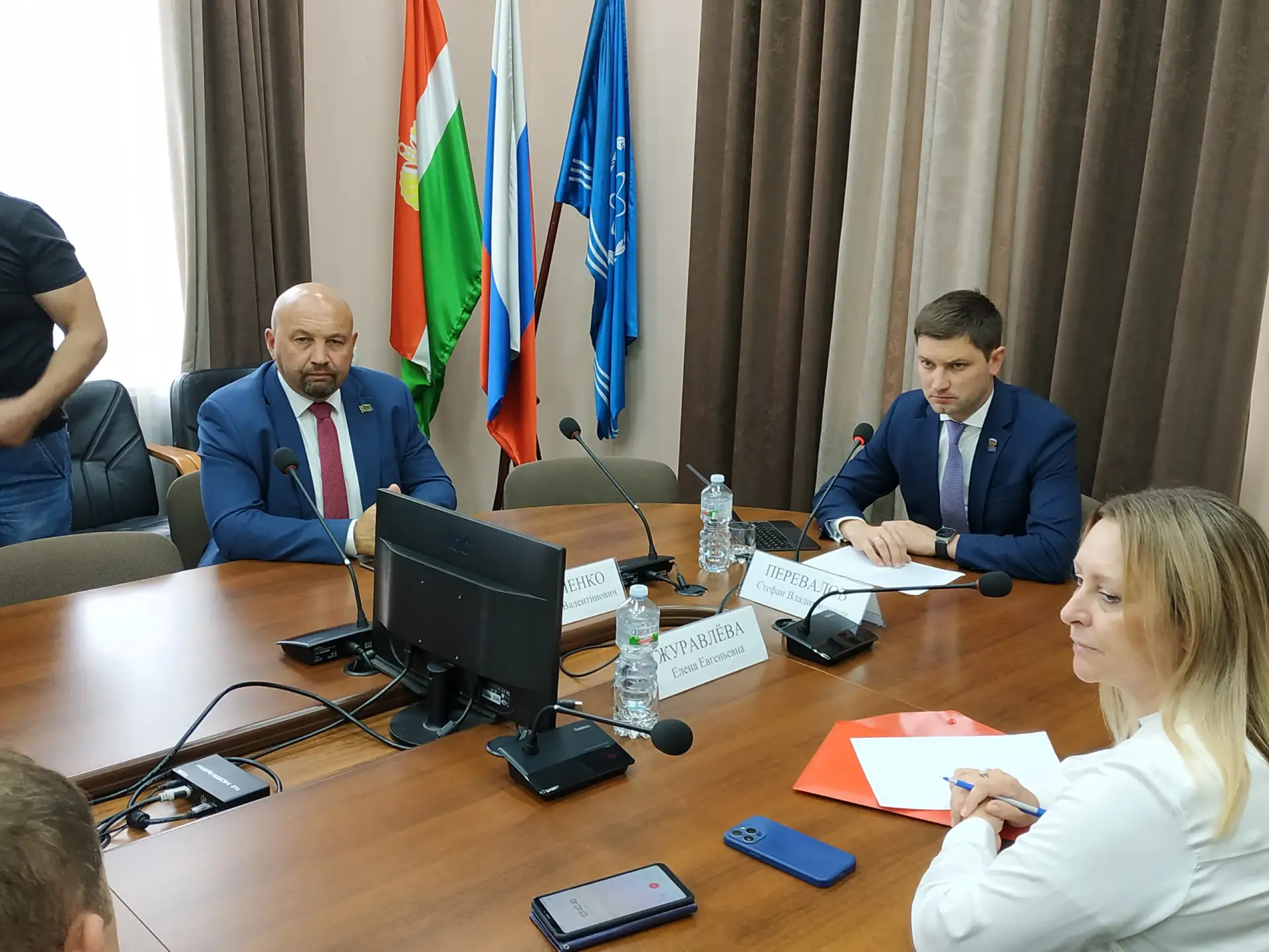 Председатель Собрания города Константин Пахоменко принял участие в еженедельной планёрк...