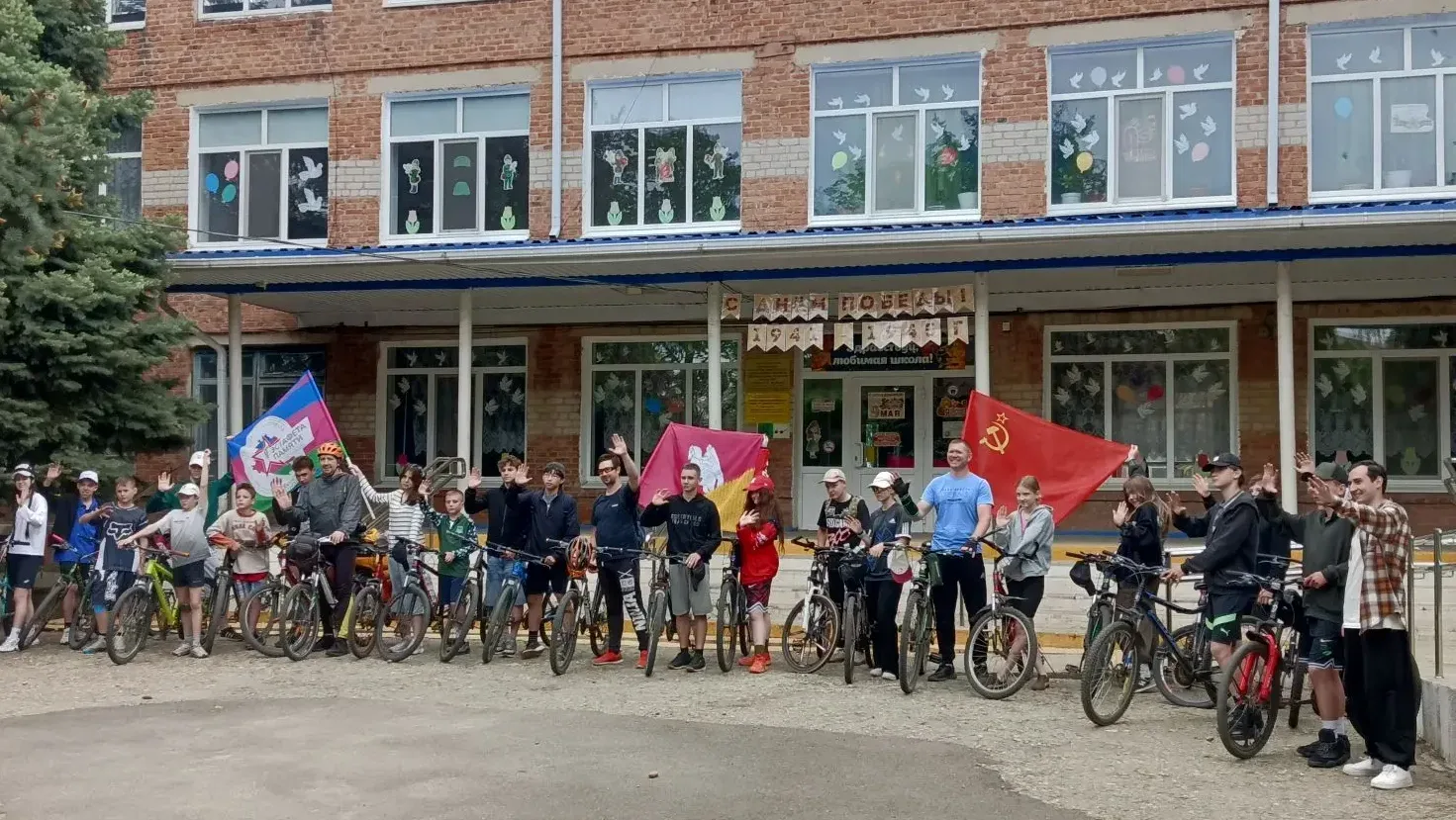 Кущевские школьники передали «Эстафету памяти»🚩  🚲11 мая участники «Эстафеты памяти» сделали останов