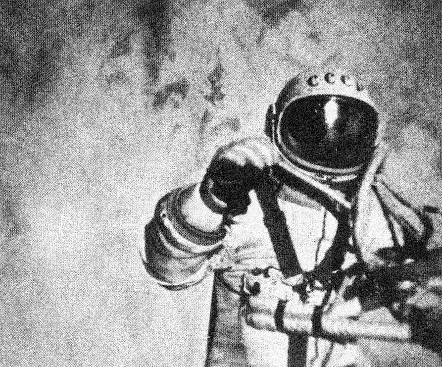 18 марта 1965 года человек впервые шагнул в открытый космос, и этим человеком был совет...