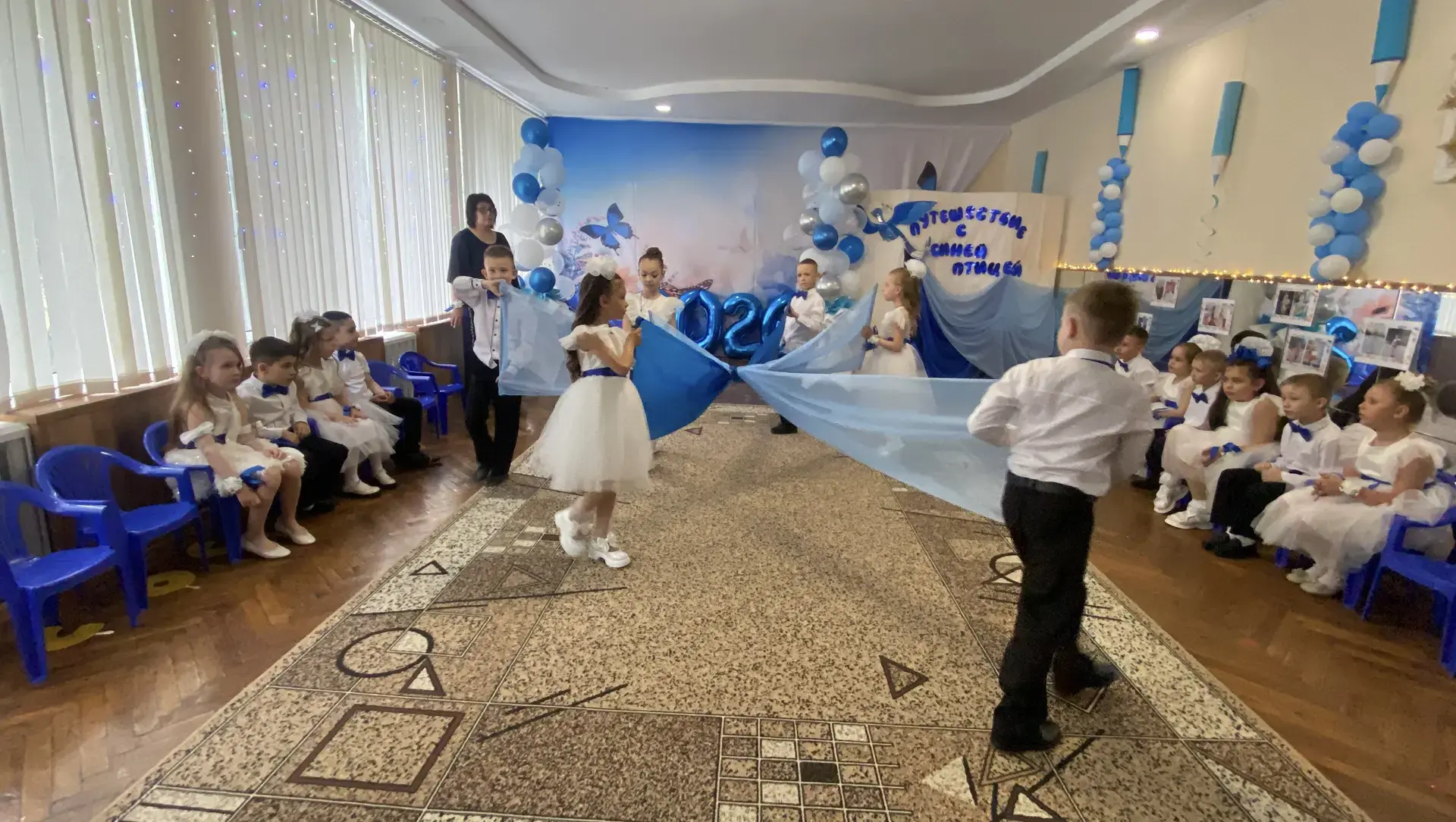 Выпускной «Путешествие с синей птицей»
Сегодня в стенах нашего детского сада царила атмосфера одновр