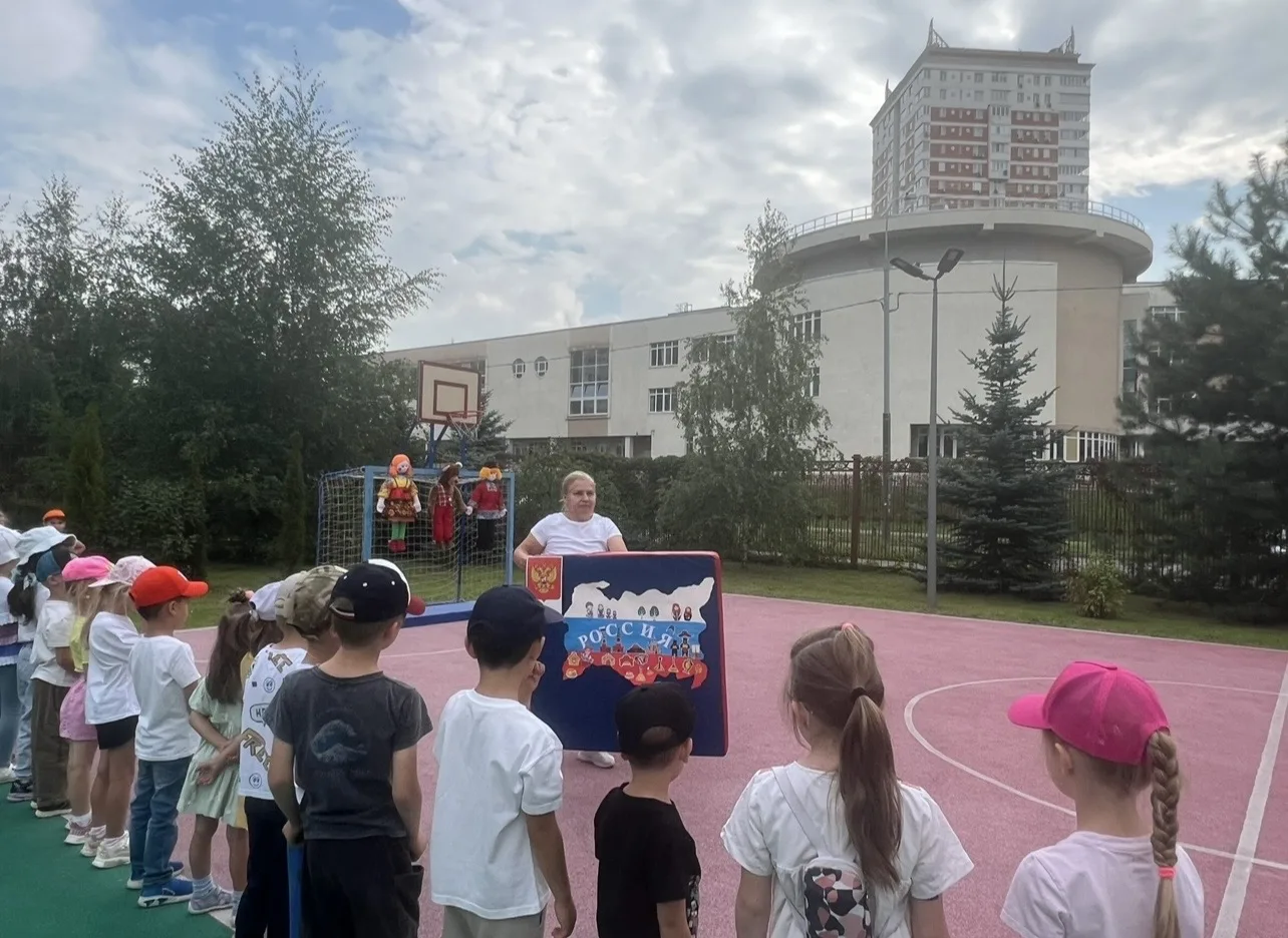 🇷🇺Спортивный триколор: встречаем День Государственного флага на свежем воздухе!