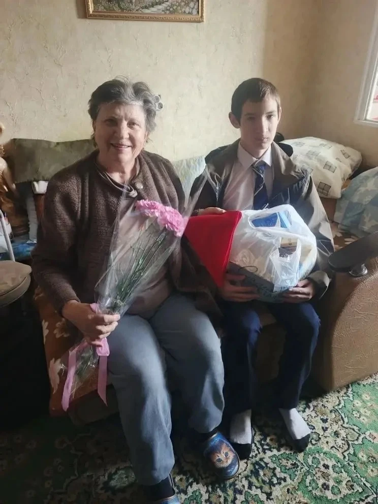 🌷 Ученики нашей школы поздравили ветеранов с наступающим Днём Победы!  Сегодня наши ребята с большим