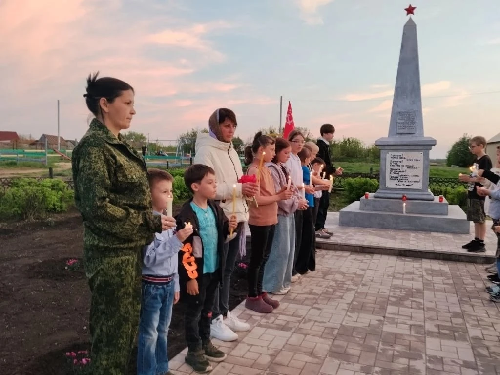 Сегодня, 8 мая 2026 года, в селе Алдаркино прошла трогательная акция «Свеча памяти». У ...
