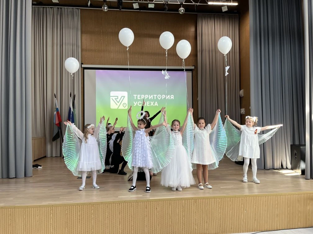 🎗️ Торжественное открытие учебной недели в нашей школе!🎗️  Сегодня старт новой учебной недели дали с