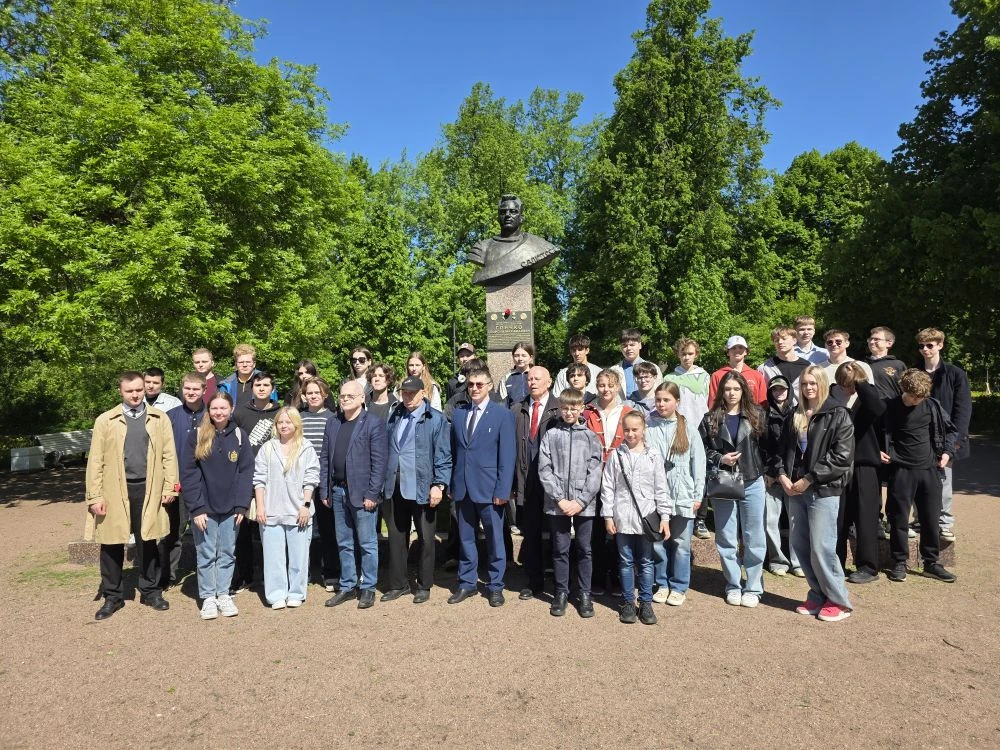 95 лет назад, 25 мая 1931 года, в Ленинграде в семье служащего родился выдающийся совет...