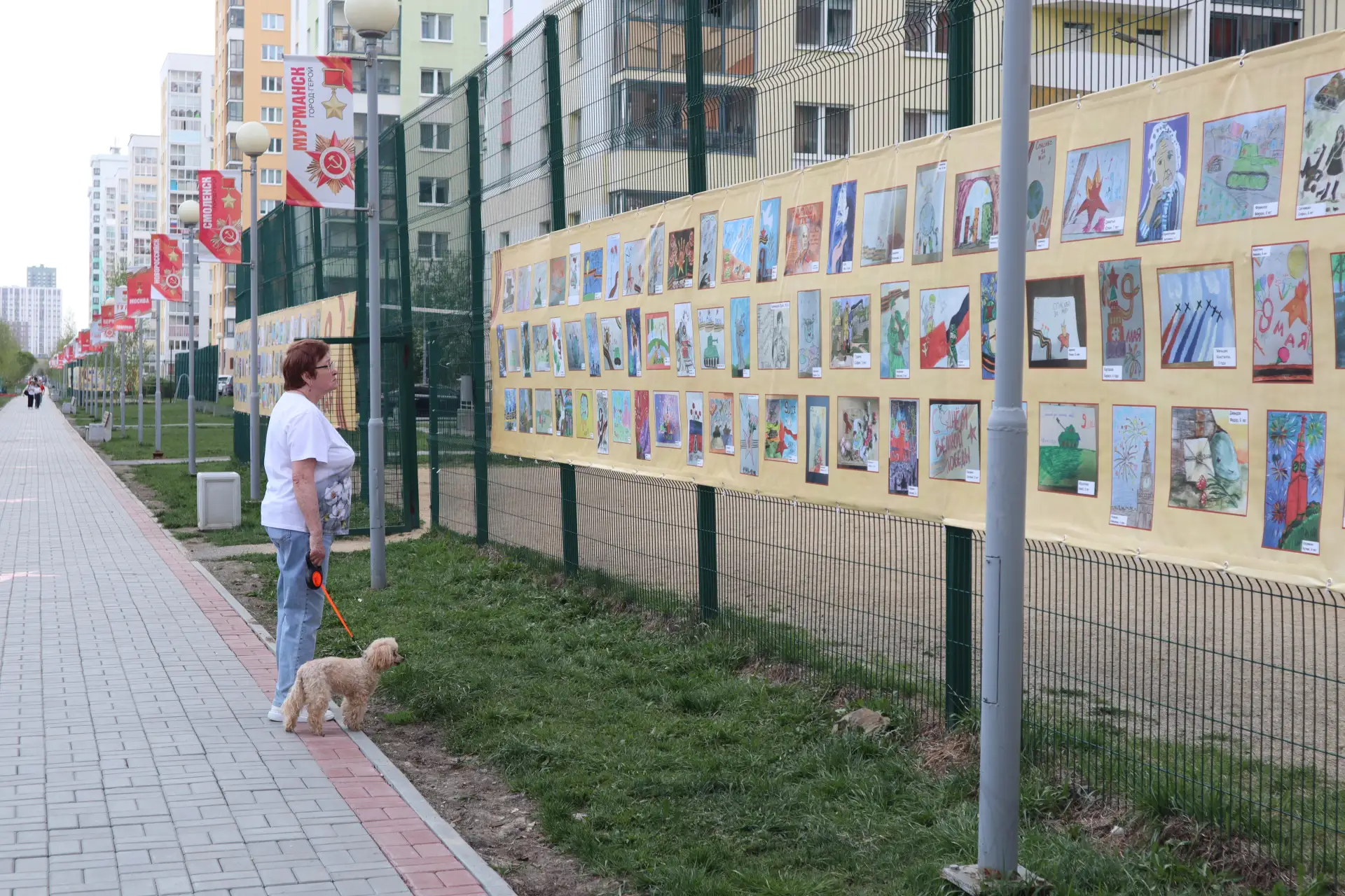 А вот и фото с выставки под открытым небом!  Кстати, сегодня мы наградим победителей конкурса «Побед