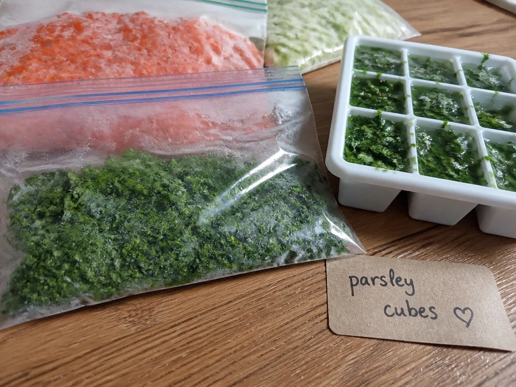 Морозилка забита, а готовить нечего: 7 лет назад поняла свою ошибку

Раньше кидала продукты в морози