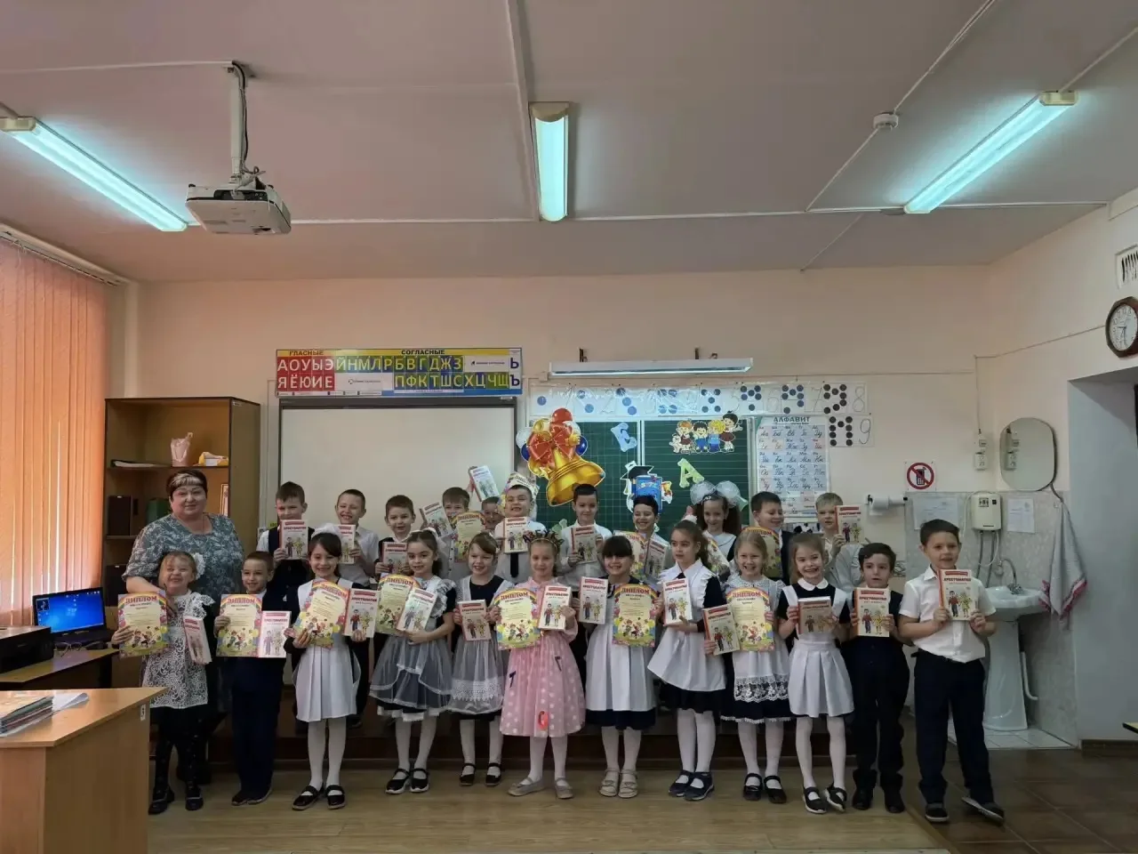 🎉📚 В 1-х классах прошел незабываемый праздник «Прощание с Азбукой!»! 🌟 На нашем празднике произошло 