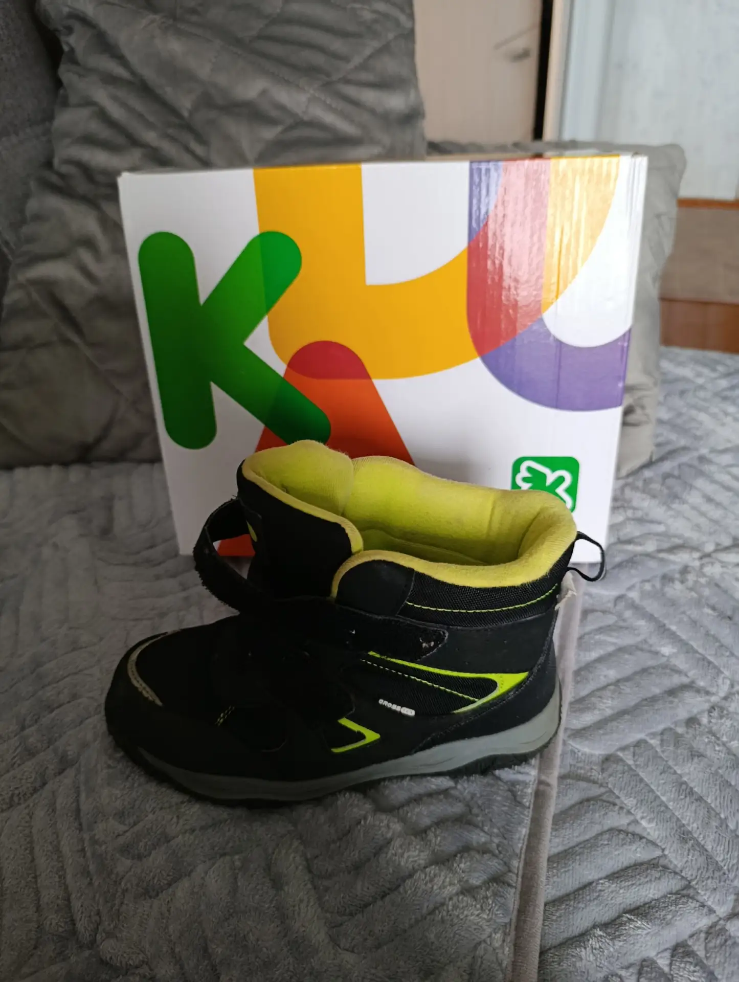Продам демесезонный комбез отличного качества.