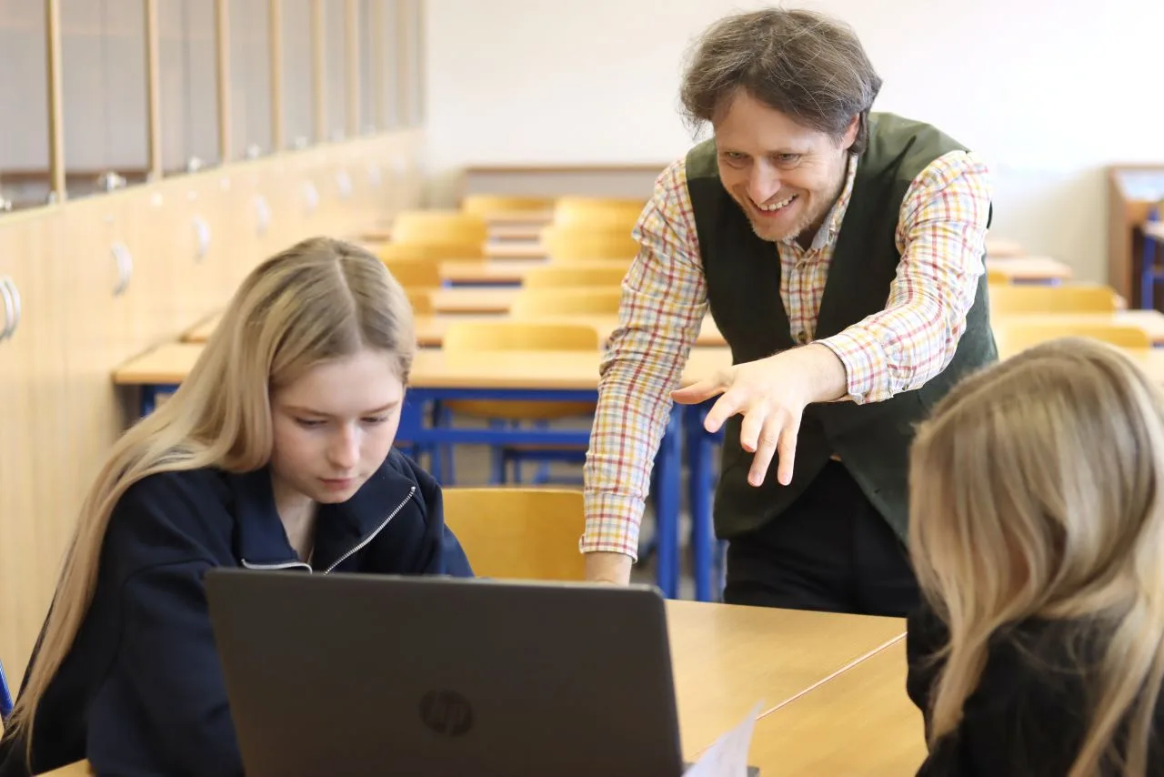 Тест-драйв профессии 👣🎓✌  В ГСГУ сегодня настоящий педагогический бум: вместе со студентами по корид