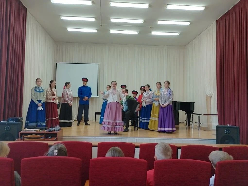 🎉 День третий: День России — гордимся, творим, поём! 🎉Сегодня в лагере «Лето как по н...