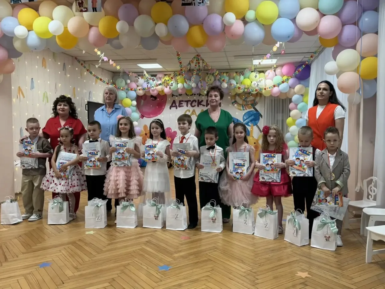 🎊🎊🎊Вот и пролетели беззаботные деньки в нашем уютном детском саду.