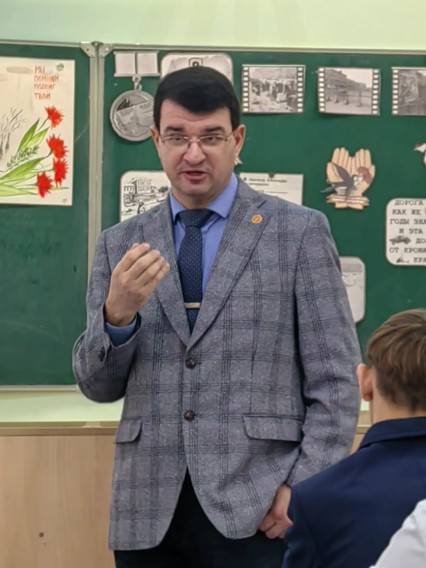 ✨Знаковая встреча в стенах нашей школы!✨  🏛️Сегодня в нашей школе произошло по-настоящему значимое и