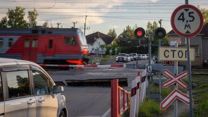 Поезд всегда на главной

Фиксируем печальную статистику: более 400 раз автомобилисты нарушили ПДД на