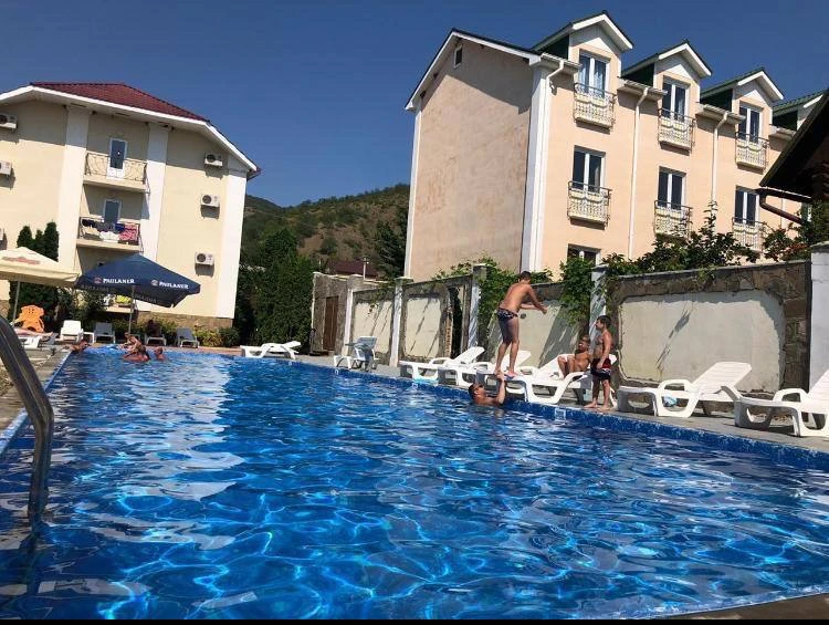 #РЫБАЧЬЕ #АЛУШТА  улица речная дом 50   Сдаю номера в гостевом доме двух и трёх местный номера в ном