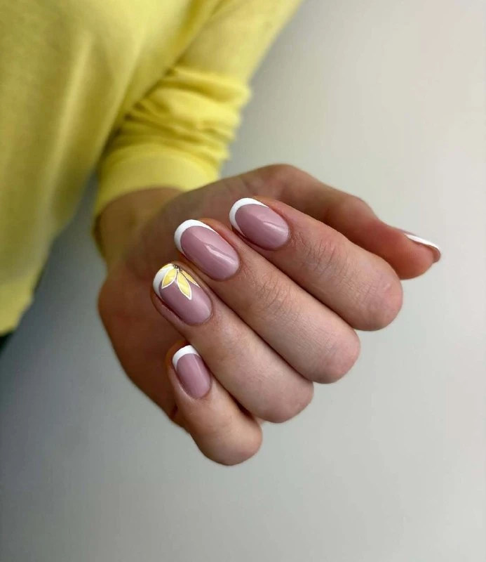 💛 
Мастер adeeelinna

💅 Ногти
