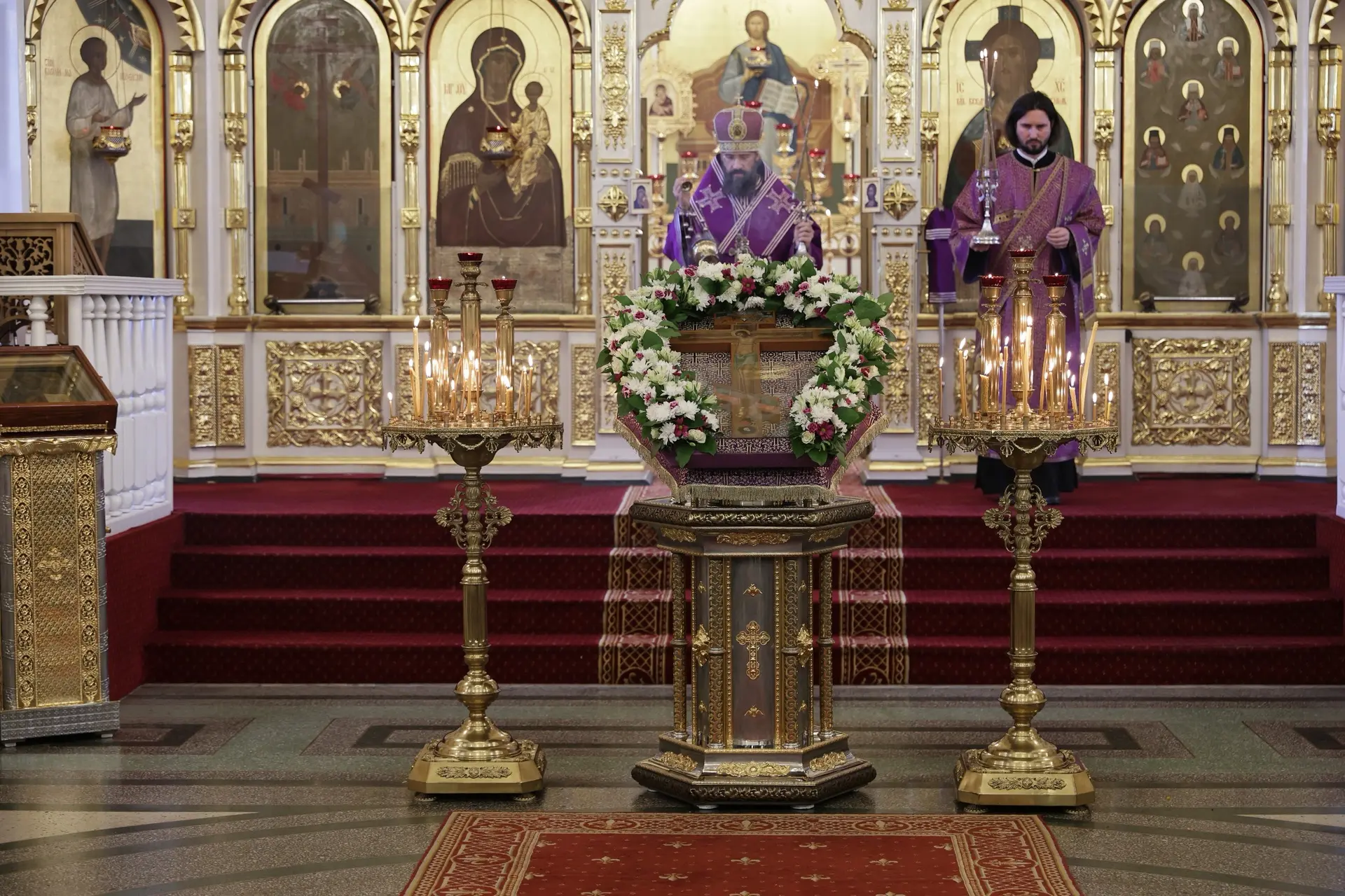 В праздник Воздвижения Креста Господня епископ Агафангел совершил богослужения в кафедр...