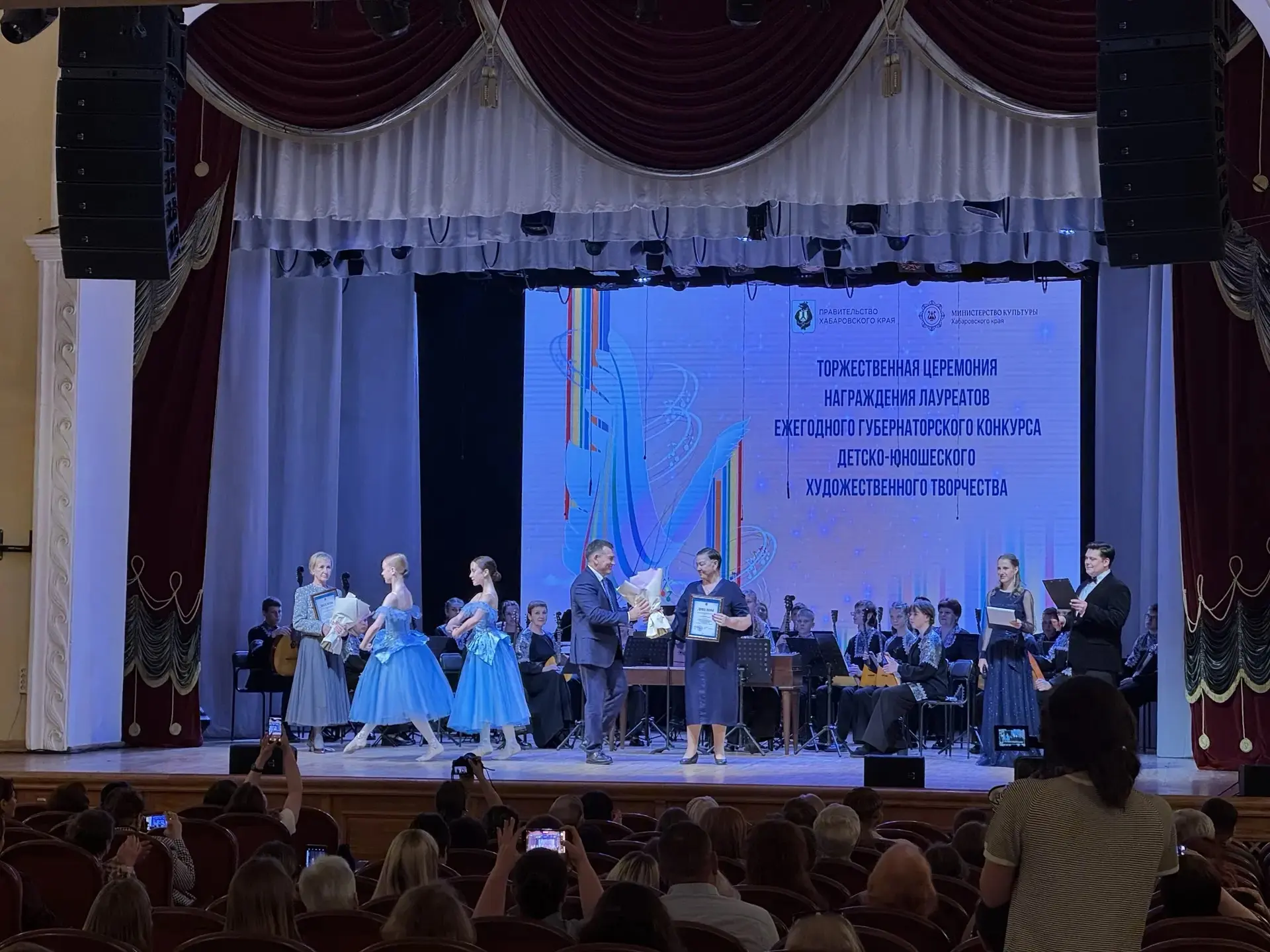 🌺18 мая участницы Образцового ансамбля классического танца "Дивертисмент", украсили то...
