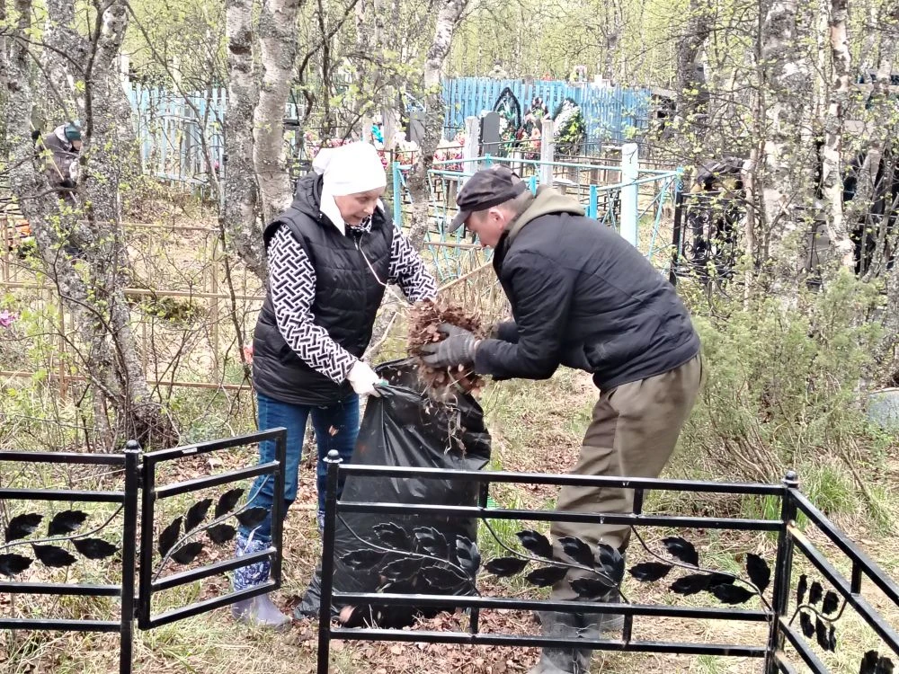 Сегодня провели субботник на местах захоронений. Спасибо всем неравнодушным, кто отклик...