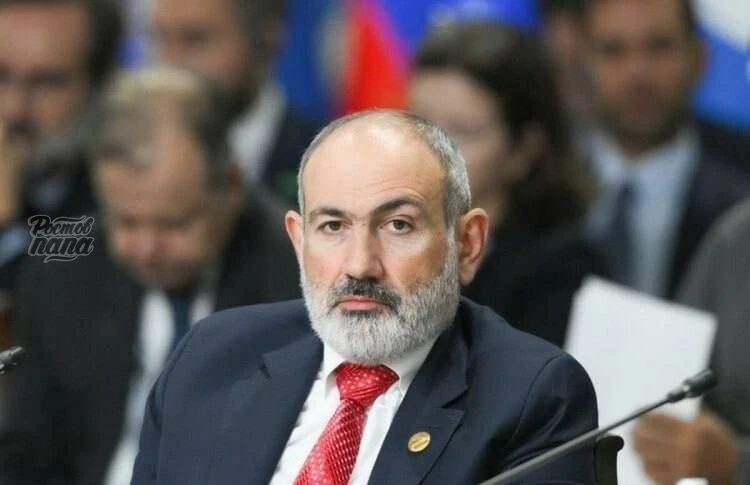 Пашинян подал в отставку. 

Он сообщил, что решение принято в соответствии с Конституцией.

В первый