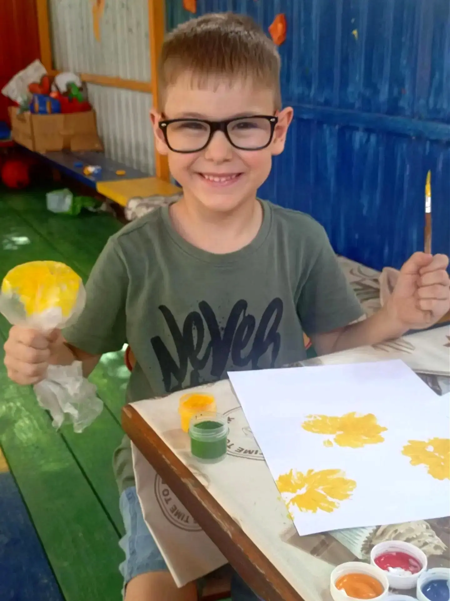 🎨В группе "Звёздочки" прошло очень необычное творческое занятие -  рисование с помощью обычного цел