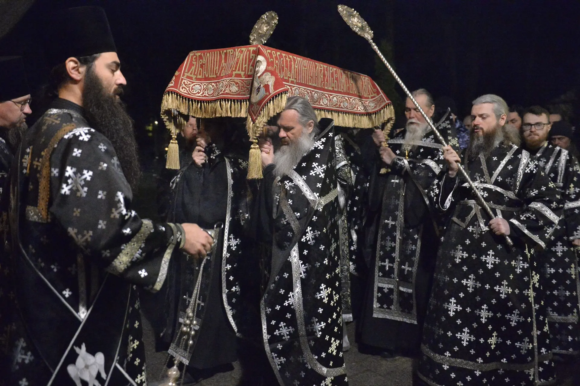 Чин погребения Плащаницы в Оптиной пустыни.  Фотоальбом: https://vk.ru/album-17454662_310563234