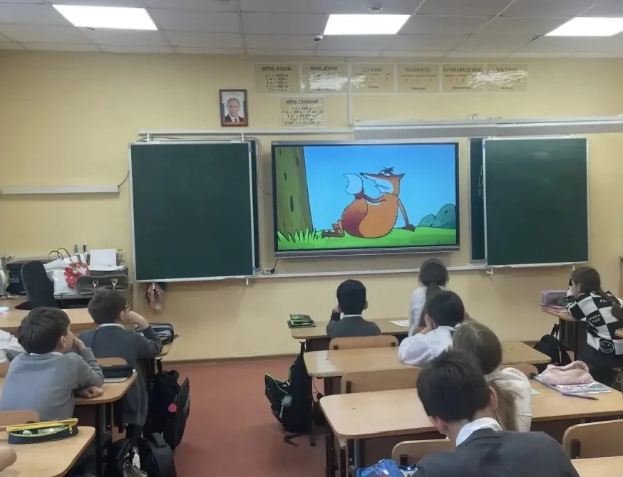 🇷🇺 Уже месяц в начальной школе проходит мультмарафон «Через сказку к сердцу народа»!  Каждую неделю 